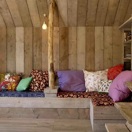 & - Casa De Familia